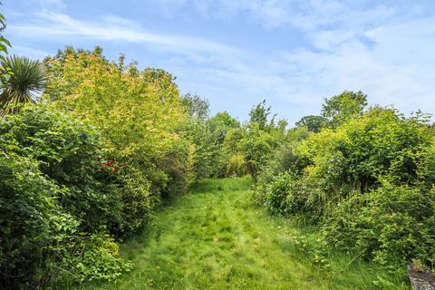 8 Lakeside Drive, Bromley, BR2 8QG