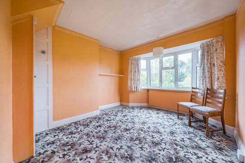 8 Lakeside Drive, Bromley, BR2 8QG