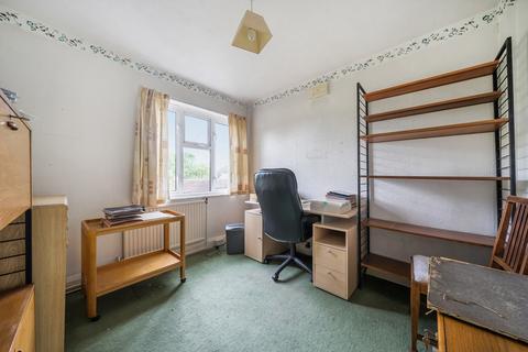 8 Lakeside Drive, Bromley, BR2 8QG