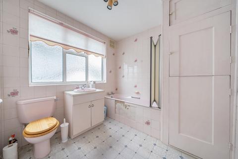 8 Lakeside Drive, Bromley, BR2 8QG