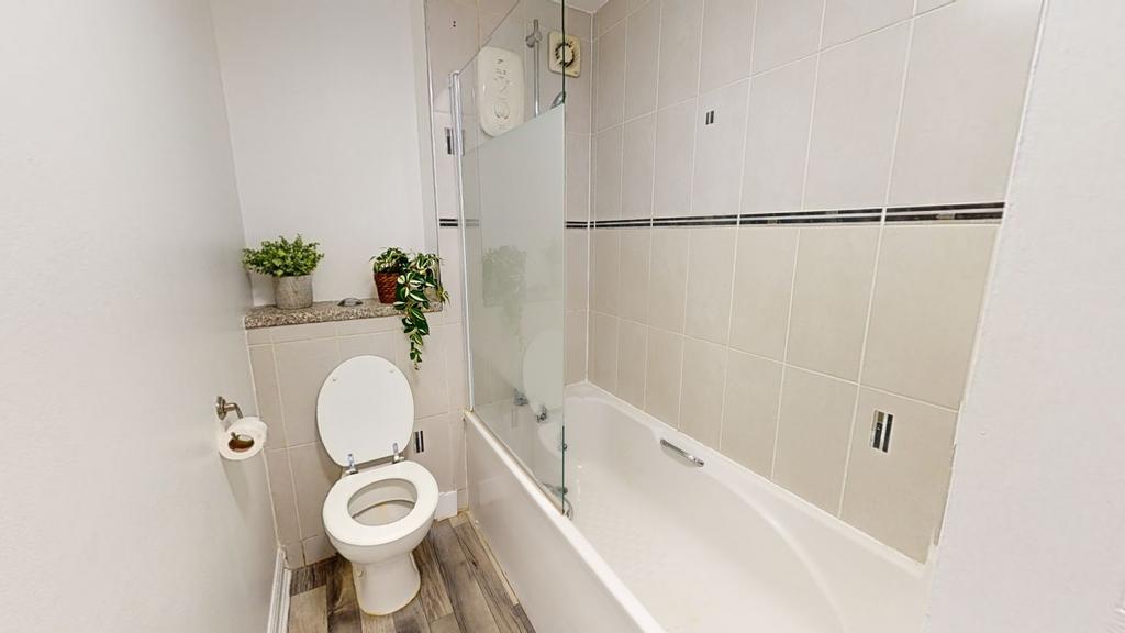 16 Greenbank Bathroom