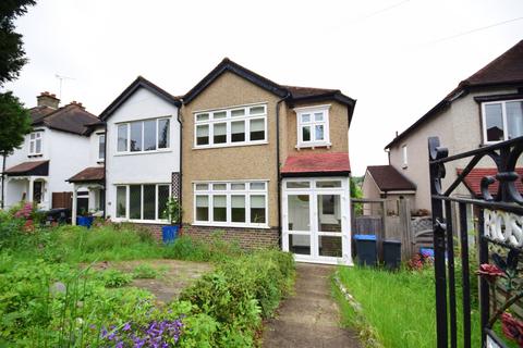 3 bedroom semi-detached house to rent, Woodlands Grove Coulsdon CR5