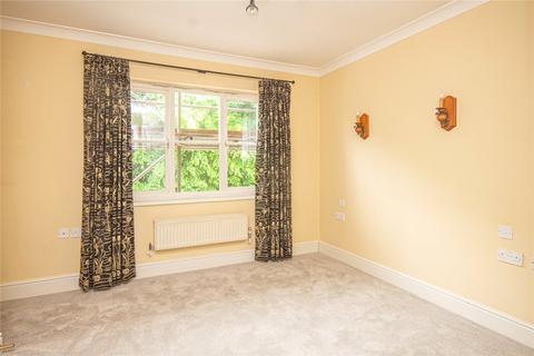 2 bedroom flat to rent, Oaklands Court, Canonsfield Road, Welwyn, Hertfordshire