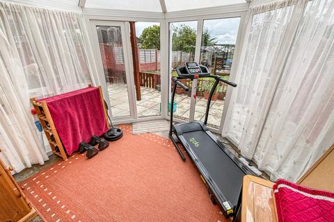 24 Links Drive, Tilehurst, Reading, RG30 4YT