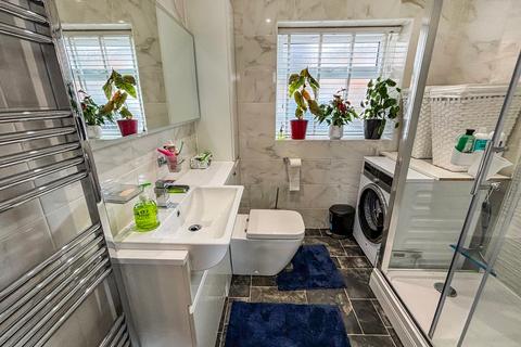 24 Links Drive, Tilehurst, Reading, RG30 4YT