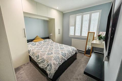24 Links Drive, Tilehurst, Reading, RG30 4YT