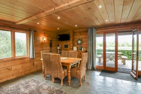 2 bedroom lodge for sale, Stafford Moor, , Dolton EX19