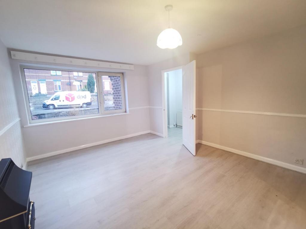 Aberford Road, Woodlesford, Leeds... 3 bed end of terrace house to rent