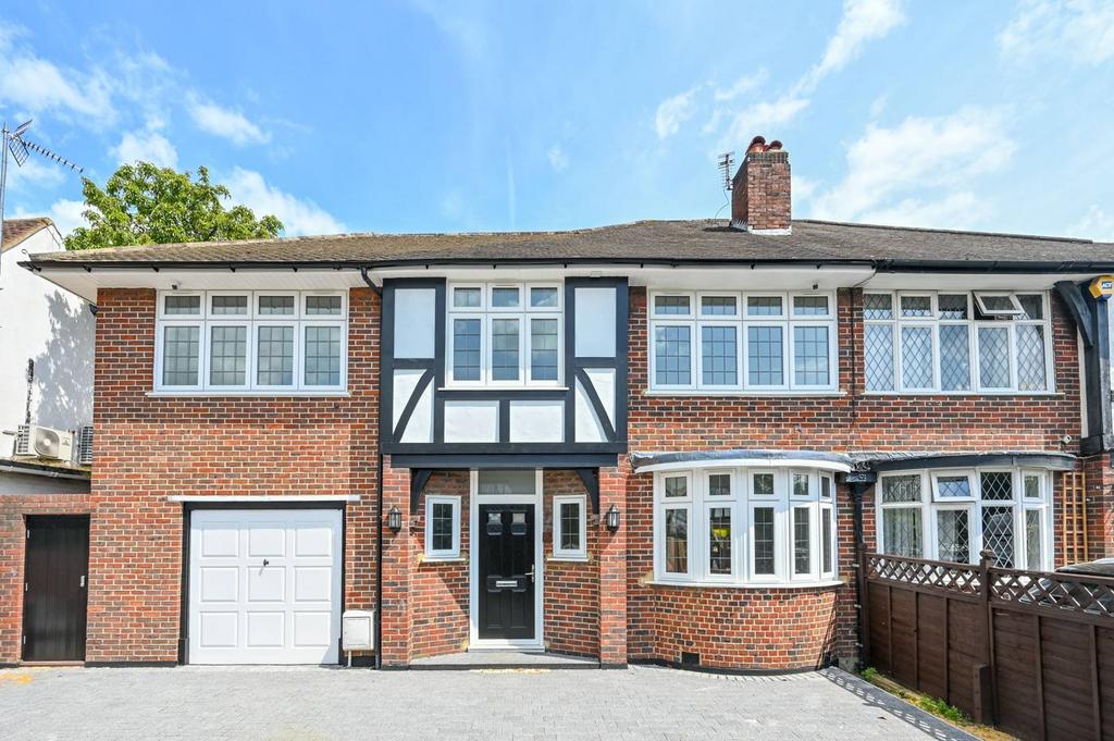 Malden Road, Worcester Park, KT4 4 bed semidetached house to rent £