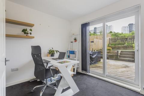 8 Berryknowes Drive, Glasgow, G52 2DZ