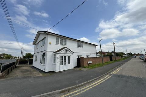 4 bedroom detached house to rent, 4 bedroom Detached House in Hullbridge