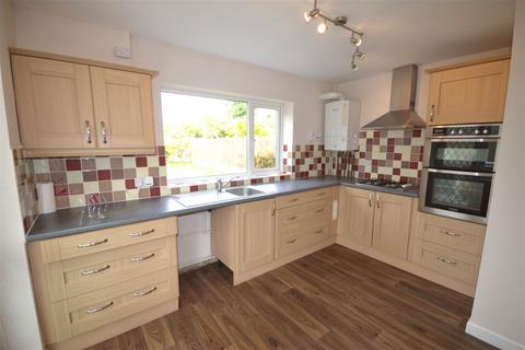 3 bedroom semi-detached house to rent, Ennerdale Close, Kettering NN16