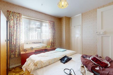 114 Alnwick Road, London, SE12 9BS