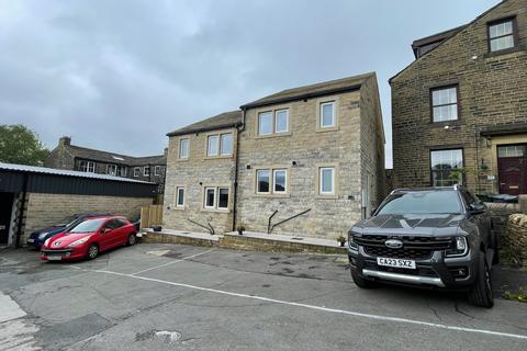 3 bedroom semi-detached house to rent, The Forecourt, Keighley BD22