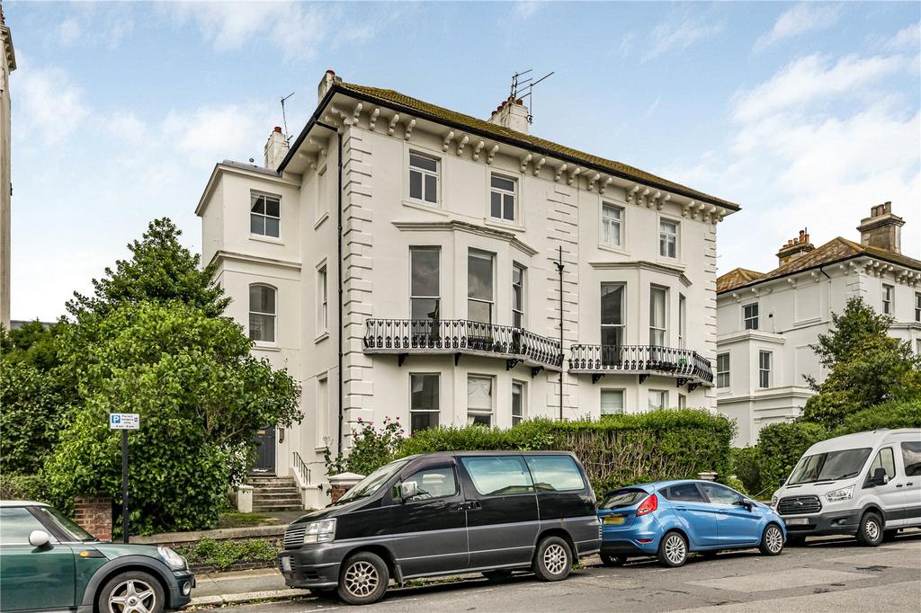 Medina Villas, Hove, East Sussex, BN3 2 bed apartment for sale £525,000