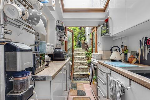 2 bedroom flat for sale, Callow Street, SW3