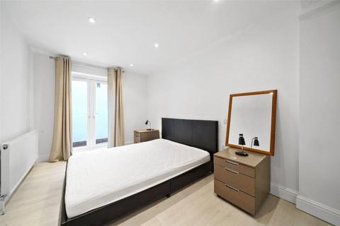 2 bedroom terraced house to rent, Disraeli Road, London, SW15