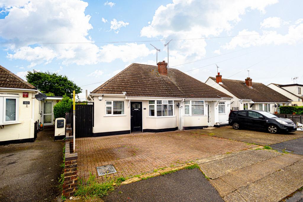 Louisa Avenue, Benfleet, SS7 3 bed semidetached bungalow for sale £350,000