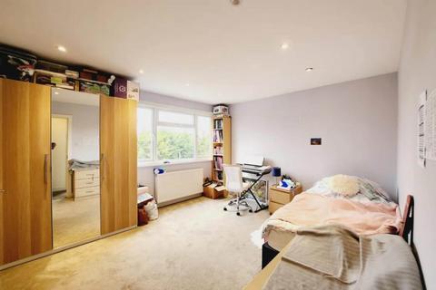 5 bedroom semi-detached house for sale, Windsor Avenue, Edgware