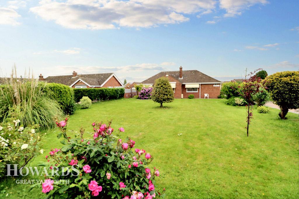 Ormesby Road, CaisteronSea 3 bed detached bungalow for sale £425,000