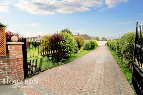 3 bedroom detached bungalow for sale, Ormesby Road, Caister-on-Sea