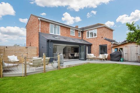 4 bedroom detached house for sale, Tretawn Gardens, Tewkesbury, Gloucestershire