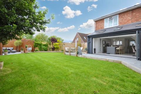 4 bedroom detached house for sale, Tretawn Gardens, Tewkesbury, Gloucestershire