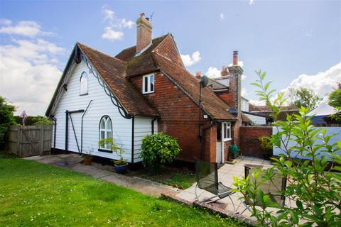 3 bedroom semi-detached house for sale, Available With No Onward Chain In Goudhurst