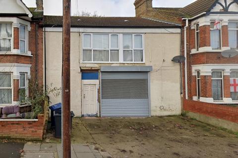 Industrial unit to rent, West End Road,  Southall, UB1