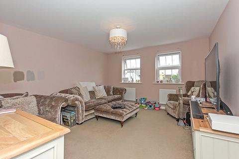 3 bedroom terraced house for sale, Leigh Road, Sittingbourne, Kent, ME10