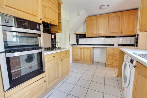 3 bedroom semi-detached house for sale, Malwood Road, Hythe
