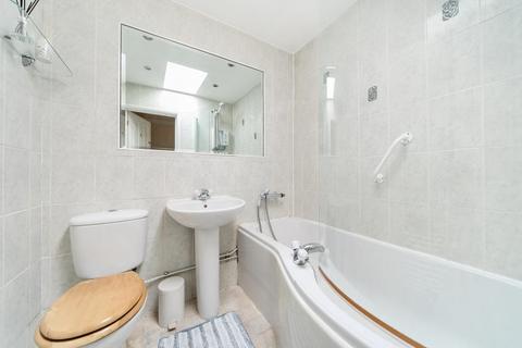 65 Heath Drive, Brookwood, Woking, GU24 0HQ