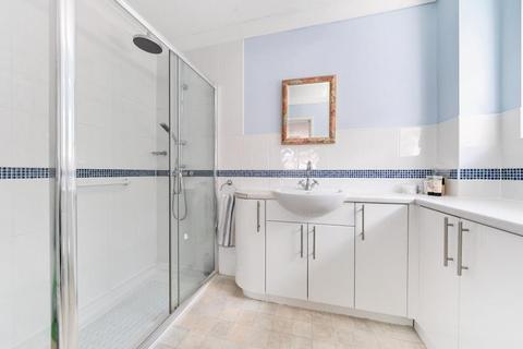 65 Heath Drive, Brookwood, Woking, GU24 0HQ