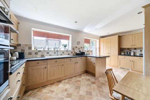 65 Heath Drive, Brookwood, Woking, GU24 0HQ