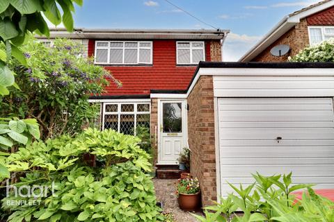 3 bedroom semi-detached house for sale, Central Avenue, Canvey Island
