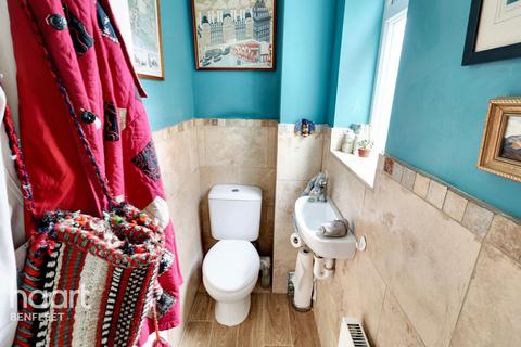 3 bedroom semi-detached house for sale, Central Avenue, Canvey Island