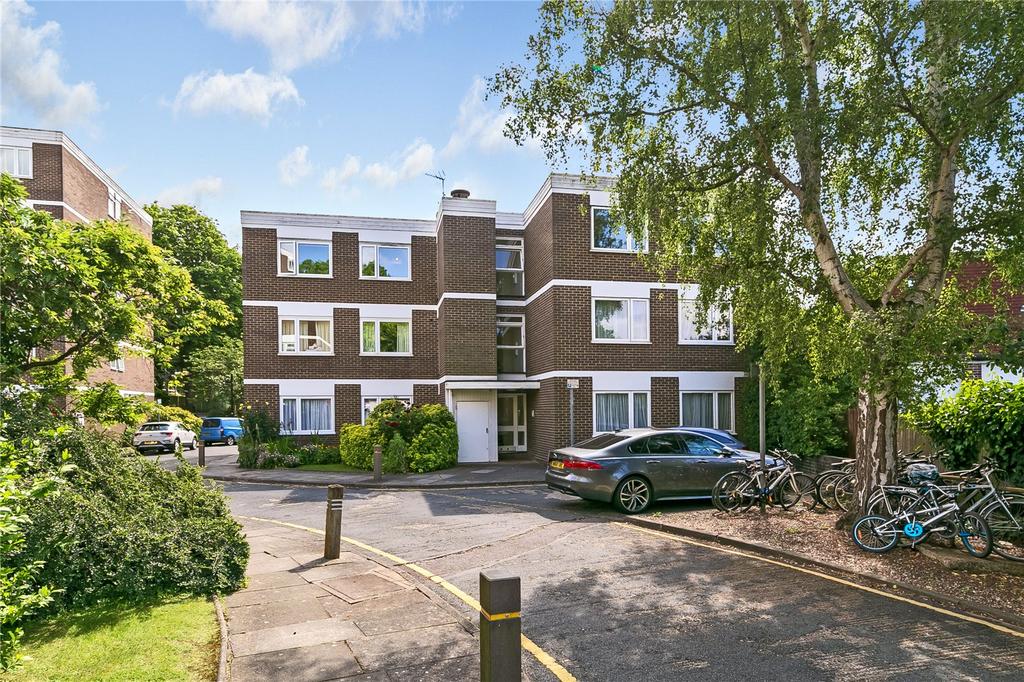 Close, Surbiton, KT6 2 bed apartment to rent £1,750 pcm (£