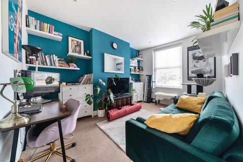 1 bedroom flat to rent, High Street, Hampton Hill, Hampton, TW12