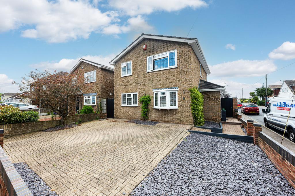 Lea Road, Benfleet, SS7 4 bed detached house for sale £500,000