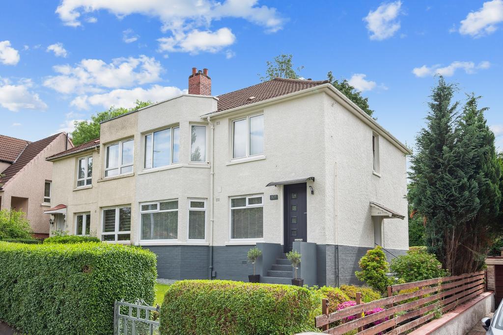 Anniesland Road, Knightswood... 2 bed flat for sale - £135,000