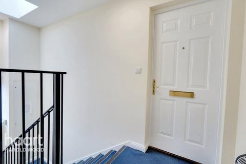 2 bedroom flat for sale, Nightingale Crescent, Harold Wood