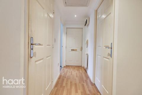 2 bedroom flat for sale, Nightingale Crescent, Romford