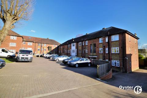 2 bedroom flat to rent, Avenue Road, Chase Court Avenue Road, N14
