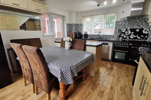18 Herolf Way, Harleston, IP20 9QA
