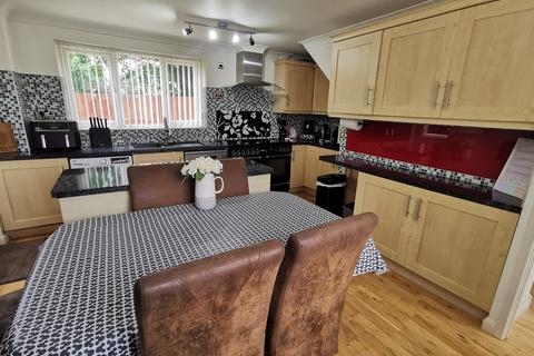 18 Herolf Way, Harleston, IP20 9QA