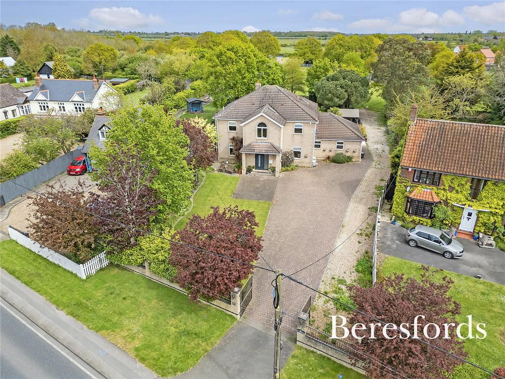 Maldon Road, BurnhamonCrouch, CM0 5 bed detached house for sale £