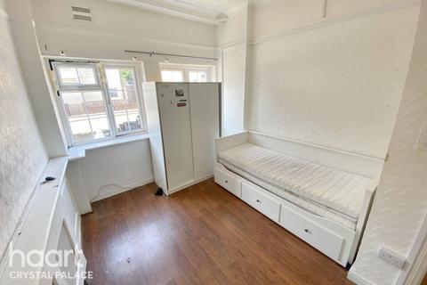 1 bedroom flat for sale, Parish Lane, London