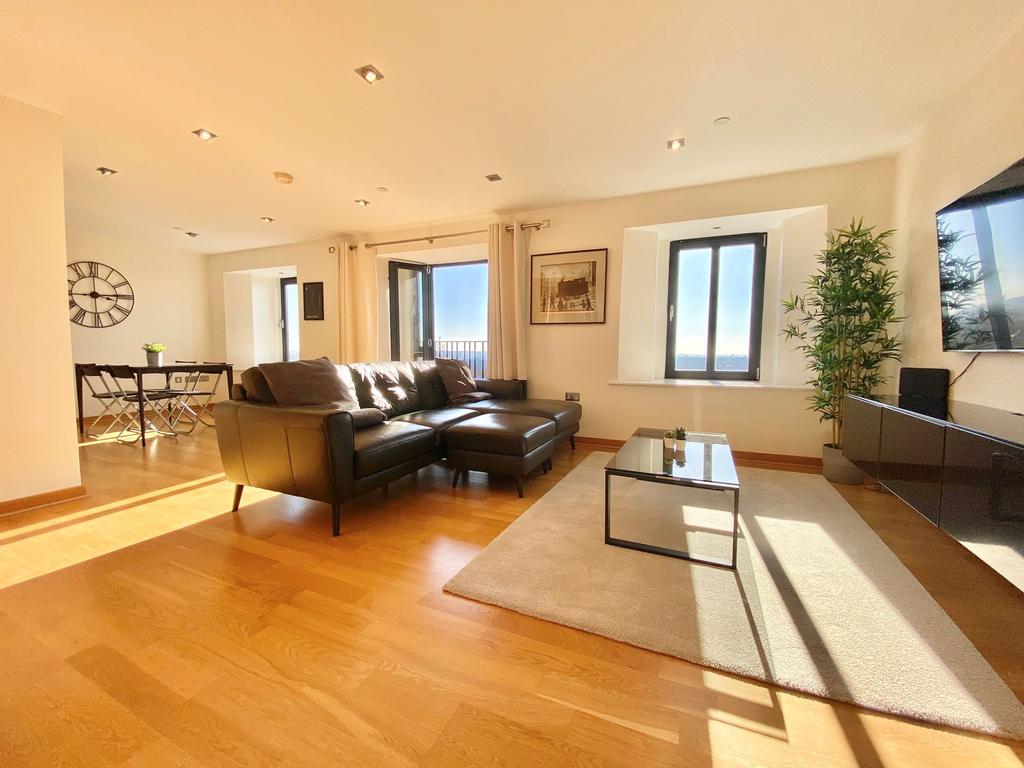 Living Room/Diner