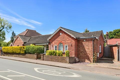 3 bedroom semi-detached bungalow for sale, Coulsdon Road, Coulsdon