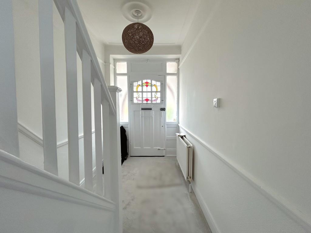 Lovelace Avenue, Southend on Sea SS1 4 bed terraced house for sale £
